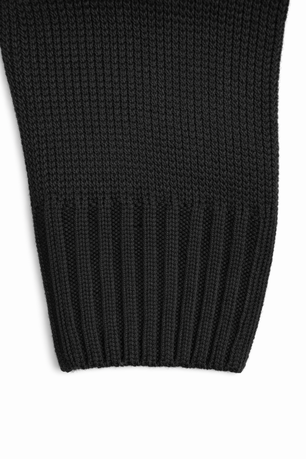 MAGLIONE Modern Noir